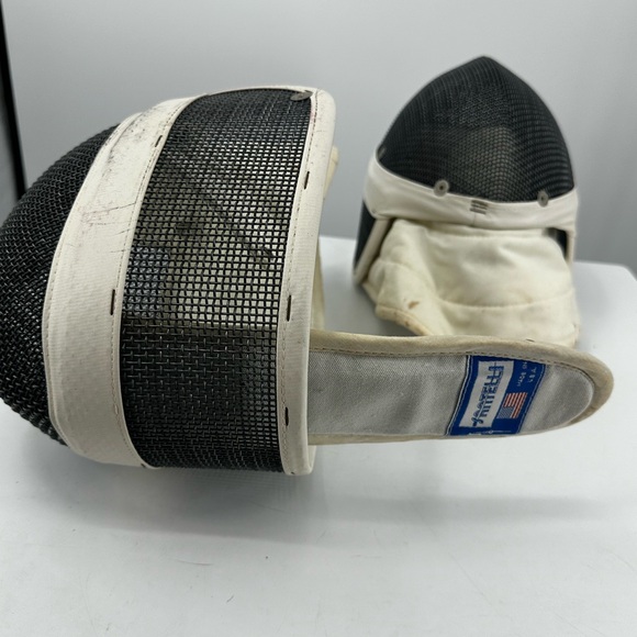 VTG 2 Santelli Fencing Masks Black White Made in USA - Picture 1 of 14